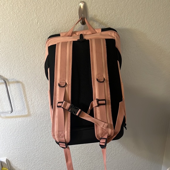 Bloomingdale’s Pet Backpack 🎒🌺 - Picture 11 of 15